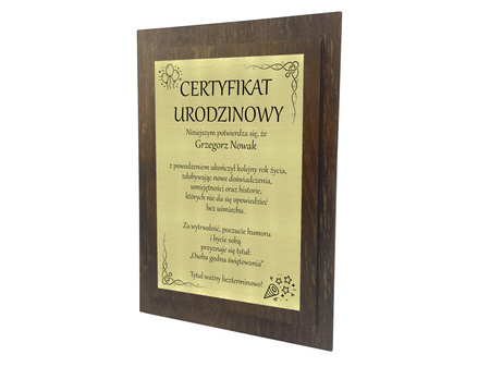 Urodzinowy certyfikat z grawerem – dyplom drewniany na prezent urodziny