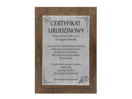 Urodzinowy certyfikat z grawerem – dyplom drewniany na prezent urodziny